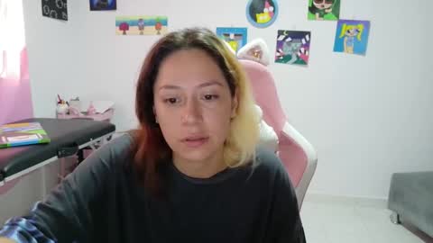 Mia online show from December 2025 02:01:02 PM