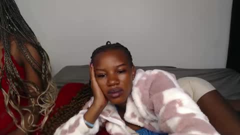 Snapshot of hot_petite1 chatting on December 2024 05:53:02 AM Hot petite online show from December 2024 05:53:02 AM