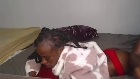 Snapshot of hot_petite1 chatting on December 2024 06:44:01 AM Hot petite online show from December 2024 06:44:01 AM