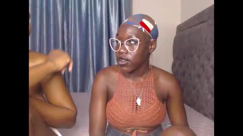 Snapshot of hot_petite1 chatting on October 2025 06:42:02 PM Hot petite online show from October 2025 06:42:02 PM