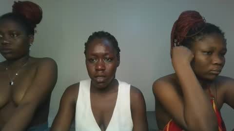 Snapshot of hot_petite1 chatting on November 2025 12:29:02 PM Hot petite online show from November 2025 12:29:02 PM