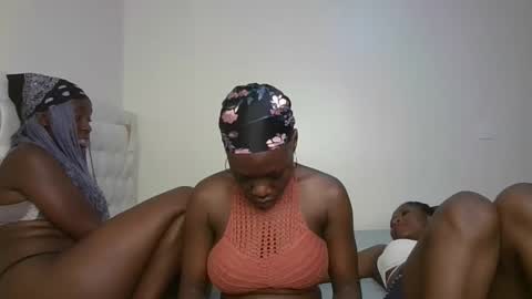 Snapshot of hot_petite1 chatting on November 2025 01:37:01 AM Hot petite online show from November 2025 01:37:01 AM