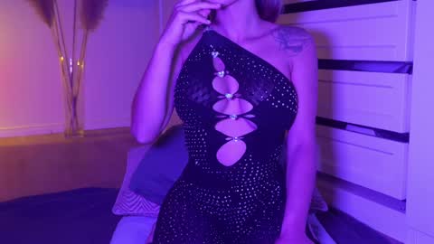 Snapshot of hotbella_ chatting on September 2025 04:07:01 PM Bella online show from September 2025 04:07:01 PM