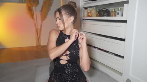 Snapshot of hotbella_ chatting on October 2025 08:50:01 PM Bella online show from October 2025 08:50:01 PM