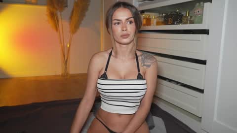 Snapshot of hotbella_ chatting on October 2025 05:30:02 PM Bella online show from October 2025 05:30:02 PM