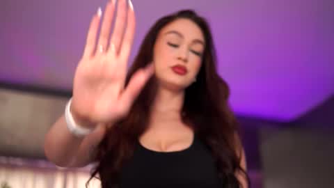 Anais online show from November 2025 09:15:01 AM