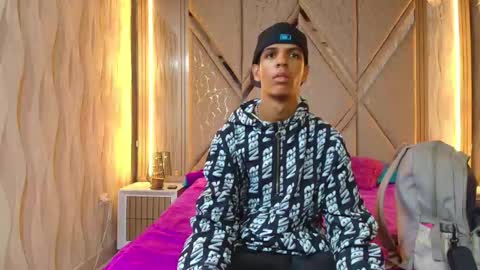 hotcouple_222 online show from November 2025 07:25:01 AM