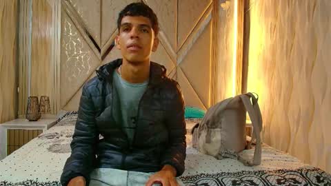 hotcouple_222 online show from December 2025 07:14:02 AM