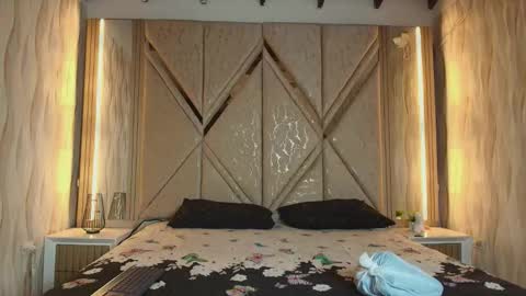 hotcouple_222 online show from January 2026 07:24:01 AM