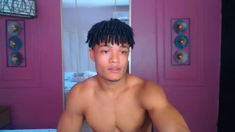 Snapshot of hotcrew_ chatting on May 2026 07:33:01 PM Hussain aaron and Ekko online show from May 2026 07:33:01 PM