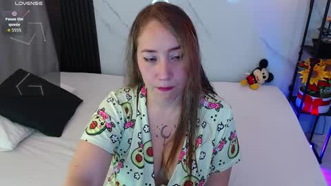 Snapshot of hotpawgmilf chatting on September 2025 03:01:01 AM Sussy Bloom online show from September 2025 03:01:01 AM