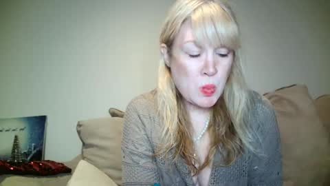 Snapshot of hotpepperrose chatting on December 2024 06:54:01 AM hotpepperose online show from December 2024 06:54:01 AM