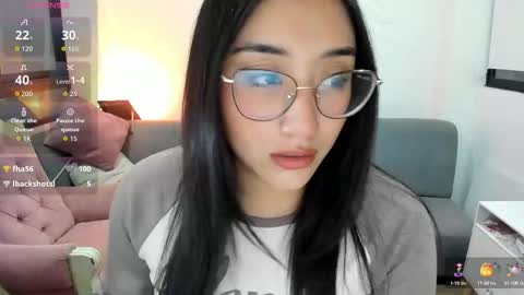 Snapshot of hottbee1 chatting on October 2025 03:32:01 PM AMY online show from October 2025 03:32:01 PM