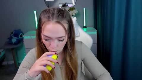 hello Im Eva online show from September 2025 04:41:01 PM