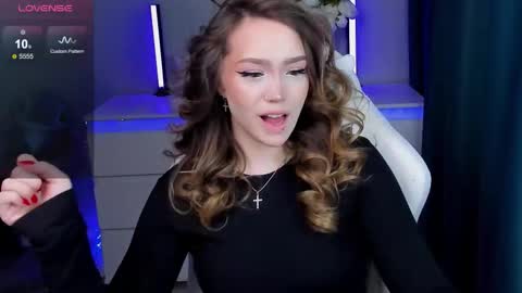 hello Im Eva online show from November 2025 11:31:02 AM