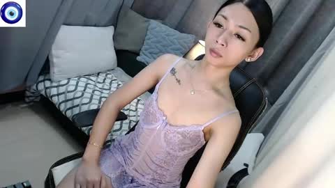 Snapshot of hottmolly100403 chatting on April 2026 02:24:02 AM SCARLET online show from April 2026 02:24:02 AM