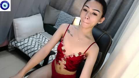 Snapshot of hottmolly100403 chatting on April 2026 04:10:02 AM SCARLET online show from April 2026 04:10:02 AM