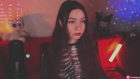 Mia online show from November 2025 04:52:02 PM