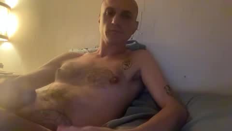 Snapshot of hug14 chatting on October 2025 06:41:02 PM Hug online show from October 2025 06:41:02 PM