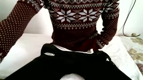 Snapshot of hug_me chatting on January 2025 12:01:01 PM Keanu online show from January 2025 12:01:01 PM