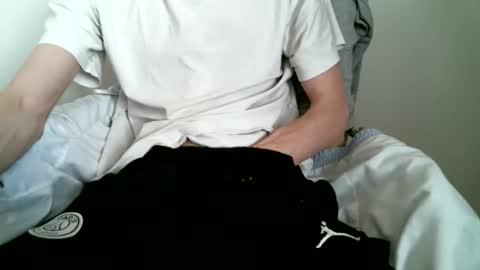 Snapshot of hug_me chatting on September 2025 12:27:02 PM Keanu online show from September 2025 12:27:02 PM