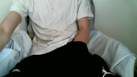 Snapshot of hug_me chatting on November 2025 01:54:02 PM Keanu online show from November 2025 01:54:02 PM