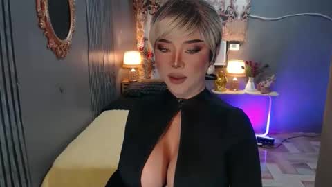 Christine online show from December 2025 05:20:02 PM