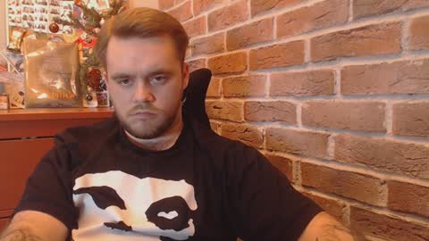 Snapshot of hugo__brad chatting on January 2025 06:16:01 PM Hugo online show from January 2025 06:16:01 PM