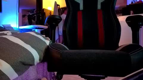 Hugo online show from December 2024 10:01:01 PM