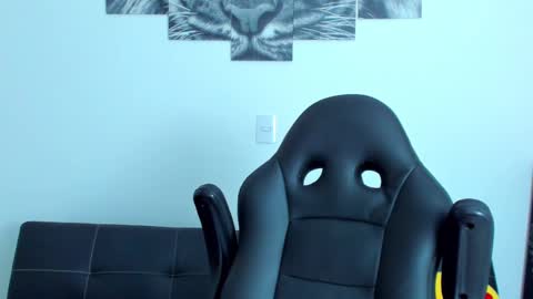 Snapshot of humber_eli chatting on February 2025 01:10:01 AM Eli online show from February 2025 01:10:01 AM