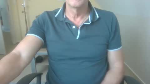 Snapshot of hundeleine chatting on November 2025 10:03:01 AM hundeleine online show from November 2025 10:03:01 AM