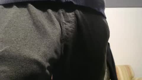 Big uncut cock dripping online show from November 2025 11:38:01 PM