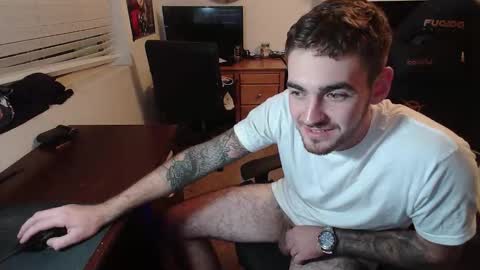 hungmtnman2256 online show from December 2025 01:48:02 AM