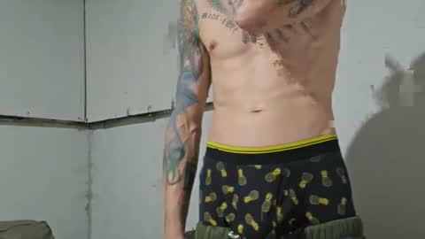 Snapshot of hunkwithglasses chatting on November 2025 04:15:01 AM Wh8teboi online show from November 2025 04:15:01 AM