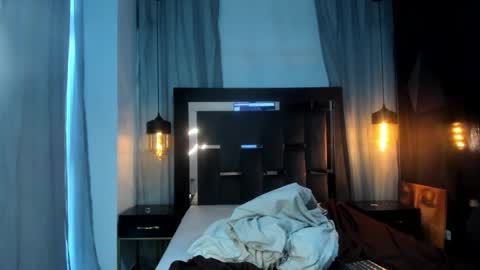 hunterheat_ online show from December 2025 12:11:02 PM