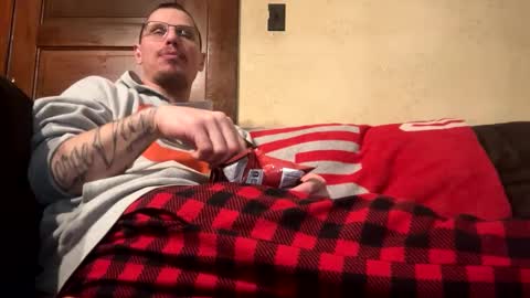 Snapshot of husbandandwife2011 chatting on February 2025 04:47:01 AM husbandandwife2011 online show from February 2025 04:47:01 AM