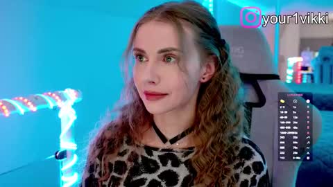 Snapshot of hustleebabyy_vikki chatting on November 2025 07:57:02 PM Vika online show from November 2025 07:57:02 PM