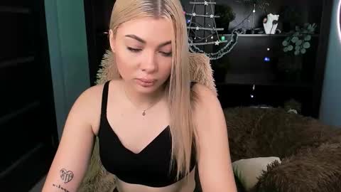 hyileyclark online show from December 2025 09:25:01 AM