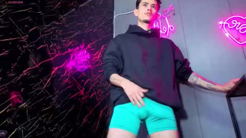 kelvis online show from November 2025 04:28:01 PM