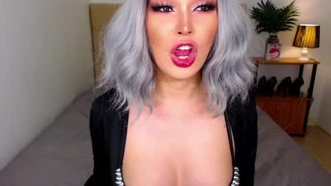 Snapshot of i_luv_2_fuck_you chatting on June 2026 03:52:02 AM QUEEN SUSSIE BROWN online show from June 2026 03:52:02 AM