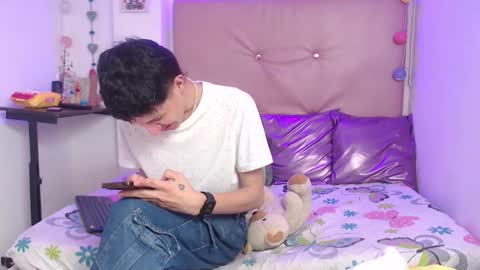 iam_lukas__ online show from December 2025 03:30:01 PM