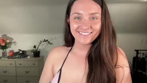 Snapshot of iamcrystalann chatting on May 2026 05:36:02 AM Crystal online show from May 2026 05:36:02 AM