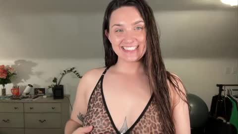 Snapshot of iamcrystalann chatting on May 2026 03:53:02 PM Crystal online show from May 2026 03:53:02 PM