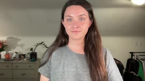 Snapshot of iamcrystalann chatting on May 2026 06:00:01 AM Crystal online show from May 2026 06:00:01 AM