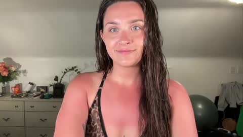 Snapshot of iamcrystalann chatting on June 2026 03:07:01 AM Crystal online show from June 2026 03:07:01 AM