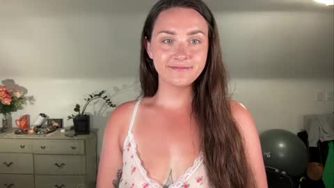 Snapshot of iamcrystalann chatting on June 2026 02:33:02 AM Crystal online show from June 2026 02:33:02 AM