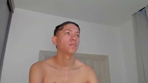 Snapshot of iamjulian_ chatting on April 2026 11:23:01 AM Juliiiiian online show from April 2026 11:23:01 AM