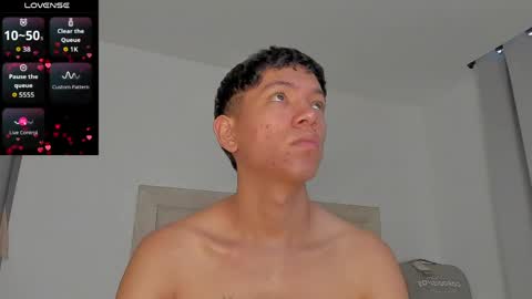 Snapshot of iamjulian_ chatting on April 2026 11:23:02 AM Juliiiiian online show from April 2026 11:23:02 AM