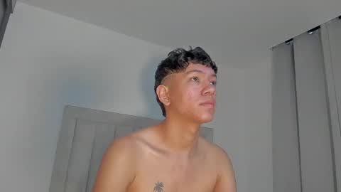 Snapshot of iamjulian_ chatting on April 2026 11:25:02 AM Juliiiiian online show from April 2026 11:25:02 AM