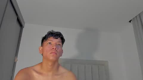 Snapshot of iamjulian_ chatting on May 2026 11:48:01 AM Juliiiiian online show from May 2026 11:48:01 AM